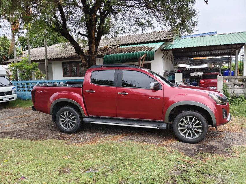 ขายรถไมล์น้อย Isuzu D-MAX V-Cross Max 4D 4x4 3.0 Ddi Blue Power Z-Prestige