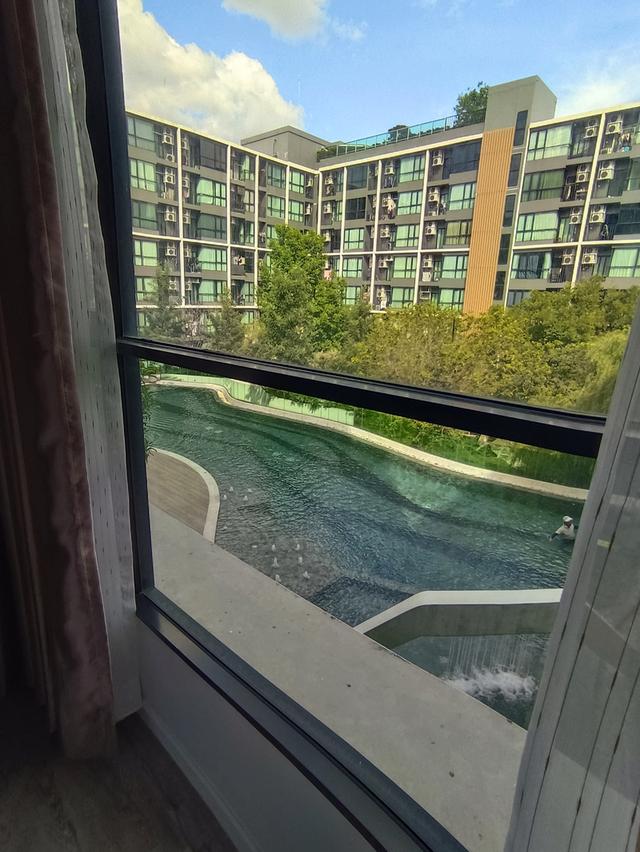 ให้เช่า คอนโดแอทโมซ แจ้งวัฒนะ 1ห้องนอน ครัวแยก วิวสระน้ำ+สวน ตกแต่งครบ พร้อมอยู่ เดินทางสะดวก 2