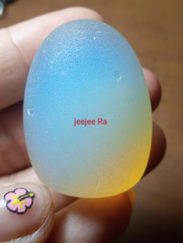 หินมีแสงสะท้อนรุ้งๆ ของแปลกคะ