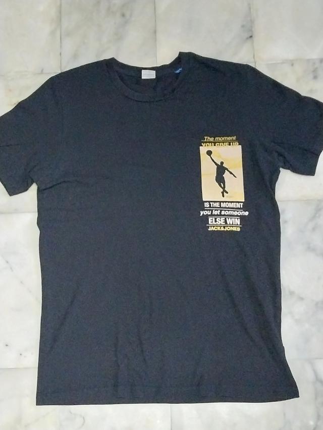 เสื้อยืดแขนสั้น แนวอดีตนักบาสเกตบอล(NBA) Celebrity icons Kobe Bryant The Moment You Give Up แท้ มือสอง สภาพดี ของพร้อมส่งครับ