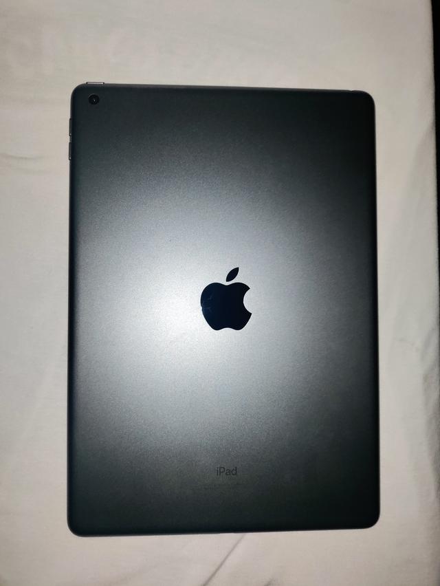 iPad 8th Gen WiFi 32GB  2