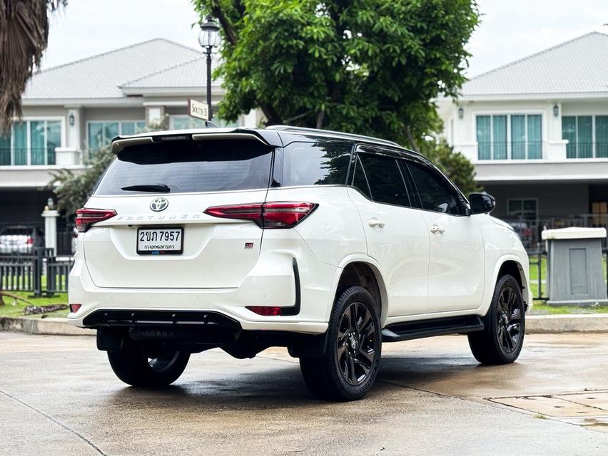 (แจ้งรหัสรถ AVA7357) 💥⭐️ Toyota Fortuner 2.8 GR Sport AT 4WD Black Top ปี 2022 รูปย่อยที่ 3