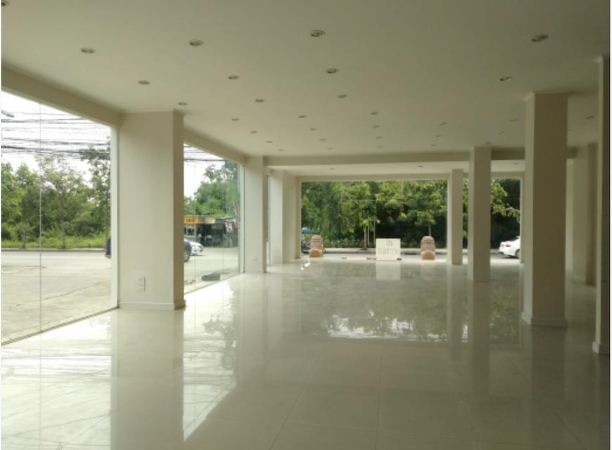 เจ้าของ ขายพร้อมผู้เช่า อาคาร โชว์รูม สำนักงาน ติดริมถนน ผู้คนผ่านเห็นมากกว่าหนึ่งแสนคนต่อวัน ทำเลที่ตั้งจุดเด่น ของหายาก ทำเล ราษฎร์พัฒนา รามคำแหง 10