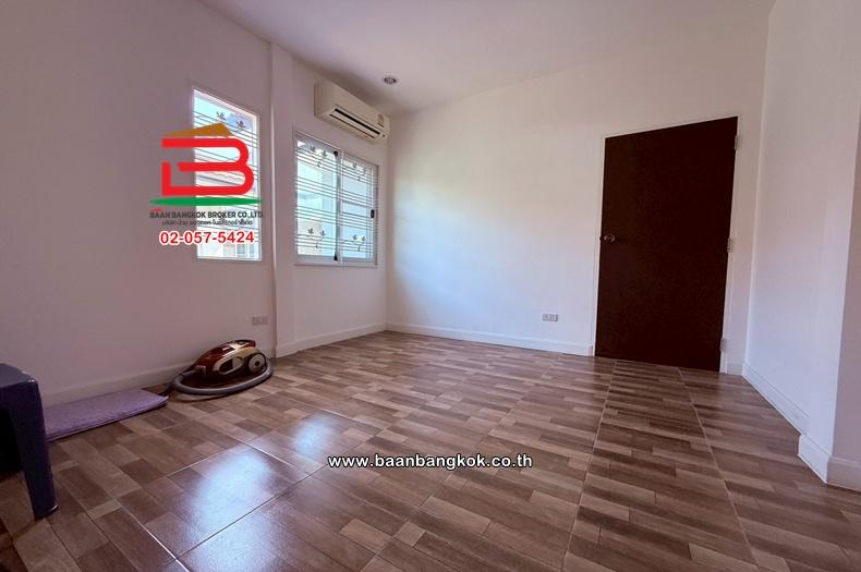 บ้านเดี่ยว เนื้อที่ 53 ตร.ว. หมู่บ้านชัยพฤกษ์ (ซอยวัดลาดปลาดุก) ถนนกาญจนาภิเษก ตำบลบางรักพัฒนา อำเภอบางบัวทอง นนทบุรี 11