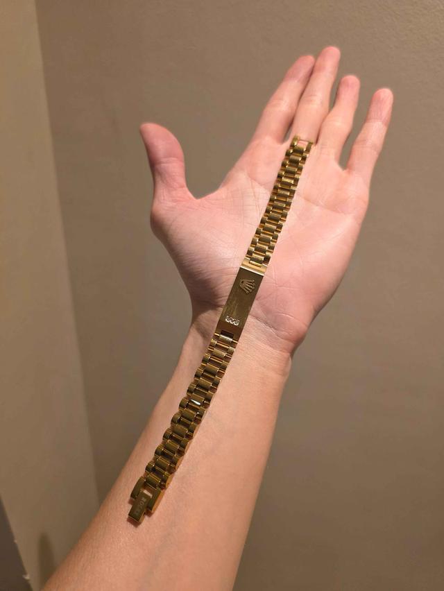 ของสะสม สร้อยข้อมือ ROLEX สวยสีทอง เก่าเก็บ น่าสะสม เดิมๆ หายาก เดิมๆ ขายตามสภาพ พร้อมส่ง