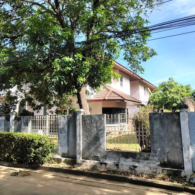 ขาย บ้านเดี่ยว หมู่บ้านปรีชา พุทธมณฑลสาย4 จำนวน 2 ชั้น ขนาดเนื้อที่ดิน  90 ตารางวา พื้นที่ใช้สอย 250 ตารางเมตร  4