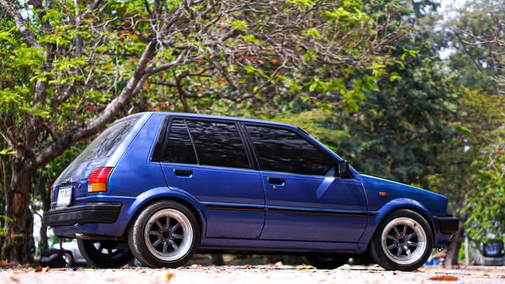 Toyota Starlet สีน้ำเงินสวย 1