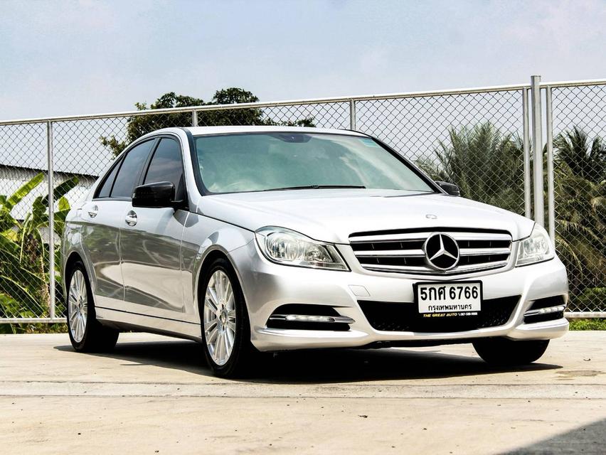 BENZ C200 CGI Blue Efficiency W204 2013 รถสวยประวัติดีใช้น้อย คุ้มเกินราคา 3