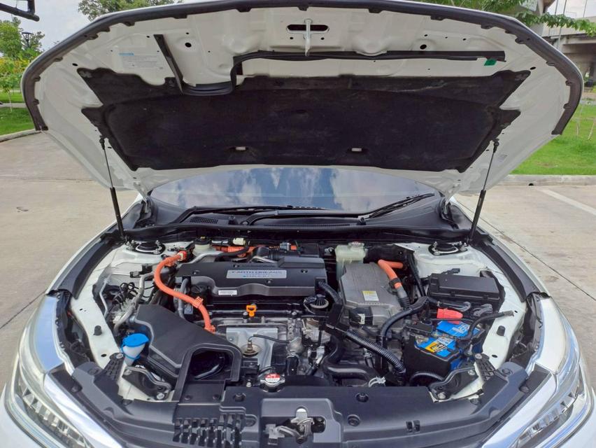 HONDA ACCORD 2.0 HYBRID ปี2016 สีขาว รถมือเดียวจากป้ายแดง เข้าศูนย์ตลอด 15
