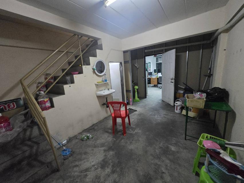 อาคารพาณิชย์ติดถนนเศรษฐกิจ ทำเลดี 5