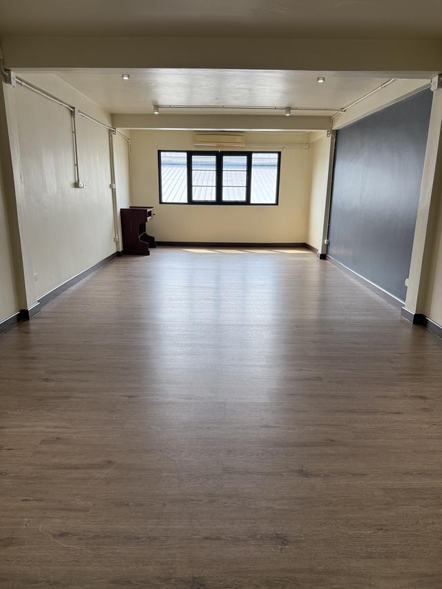 ให้เช่าอาคารพาณิชย์ หน้ากาดธารนินทร์ 19