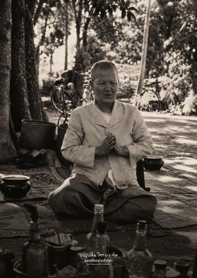 รูปหล่อแม่ชีบุญเรือน โตงบุญเติม