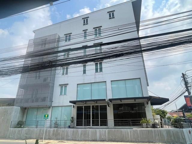 Office stand alone for rent at Rama 9 soi 43 เพดานสูงพร้อมลิฟต์ 900sq.m. ทำหน้าร้านได้ ใกล้ The Nine 2