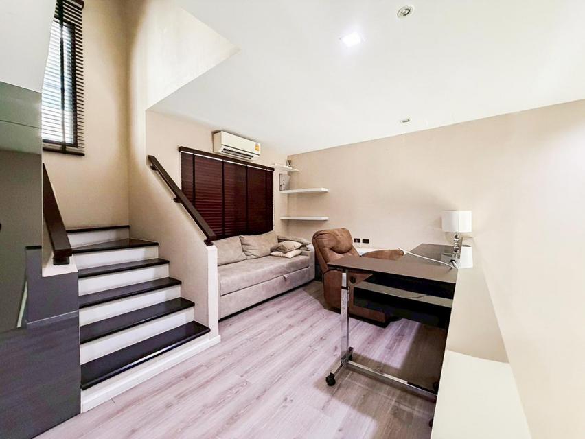 ขายด่วน !! ทาวน์เฮ้าส์ 3.5 ชั้น 20.1 ตรว บ้านกลางเมือง วิภาวดี 64 5