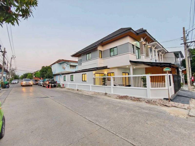 หมู่บ้านดิเอมเมอรัลด์พาร์ค2 ทำเลชัยพฤกษ์ ราชพฤกษ์ทาวน์เฮ้าส์ 2 ชั้น หลังมุม ถนนเมน 2