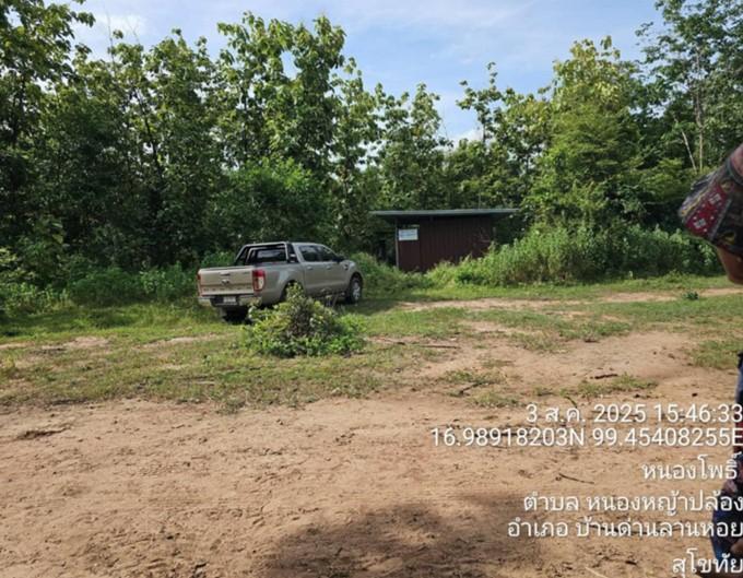 ขายที่ดินพร้อมบ้าน 1 หลัง 320 ไร่ ถ.ตาก-สุโขทัย (ทล.หมายเลข 12) ต.หนองหญ้าปล้อง อ.บ้านด่านลานหอย สุโขทัย ปลูกไม้ยูคา ใกล้รร.หนองหญ้าปล้อง        