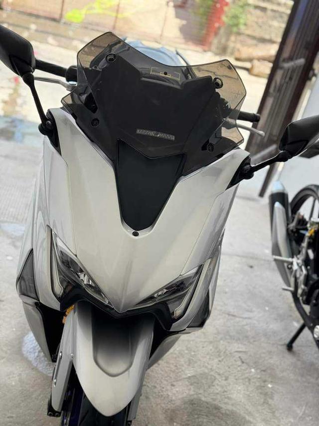 Yamaha TMAX  สีขาว 3