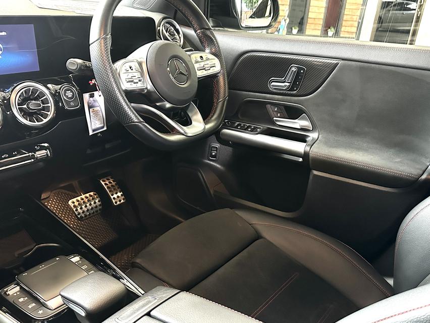 2023/24 MERCEDES BENZ GLA200 AMG พร้อมแพคเกจ MBSP ศูนย์ 10