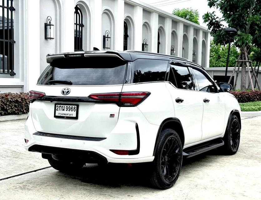 FORTUNER 2.8 GR SPORT BLACK TOP 4WD รูปย่อยที่ 4