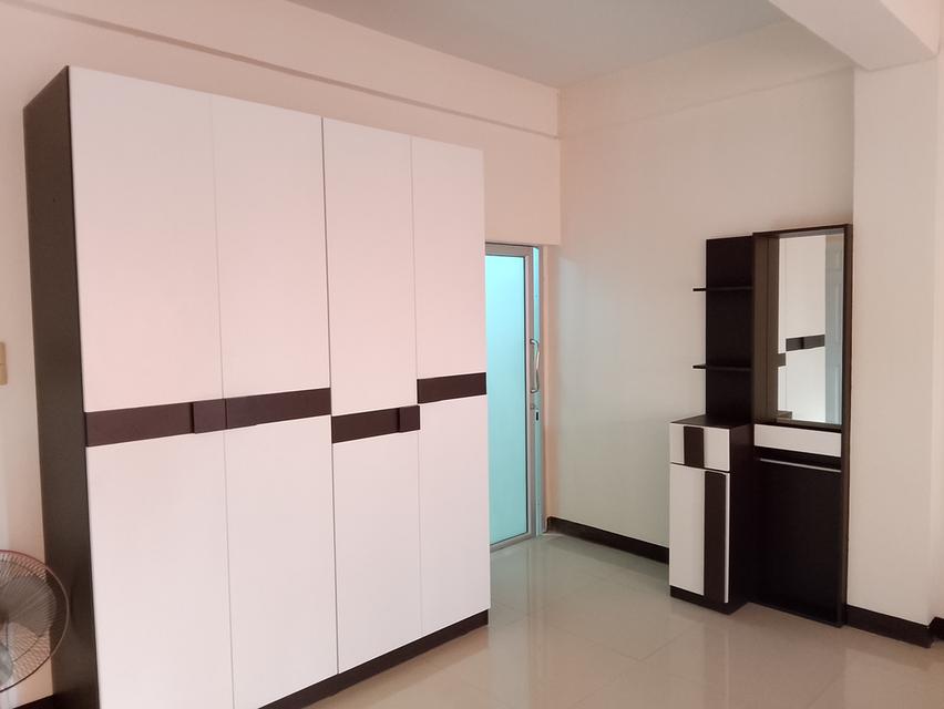 อาคารพาณิชย์ 4 ชั้นครึ่ง 20