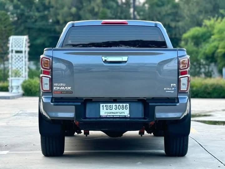 Isuzu D-Max สีเทา 11