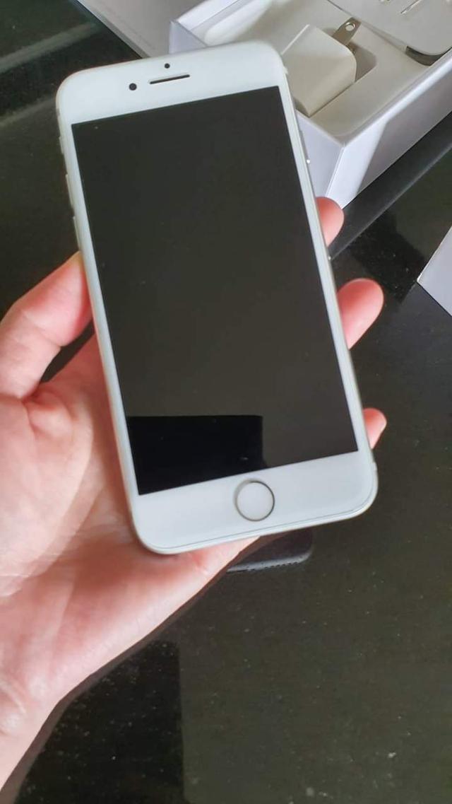ไอโฟน8สีขาว