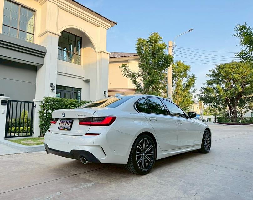#BMW 320D M SPORT ปี 21 จด22 G20 สีขาว ✨รถมือเดียว สภาพป้ายแดง สีเดิมทั้งคัน  BSI ถึง 30 พ.ย. 69 หรือ 100,000 km. Warranty ถึง 30 พ.ย. 69 หรือ 200,000 รูปที่ 4