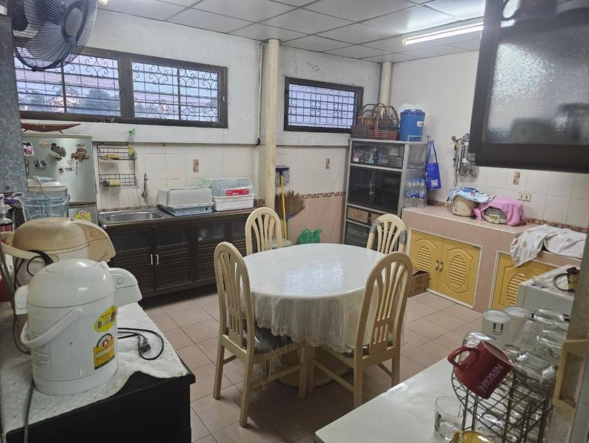 บ้านทาวเฮาส์ ใกล้รถไฟฟ้า 6