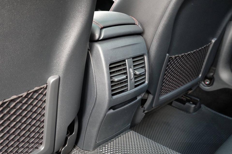 Mercedes-Benz GLA 250 AMG หลังคาแก้ว ปี 2020 Sาคาเพียง 798,000.- 15