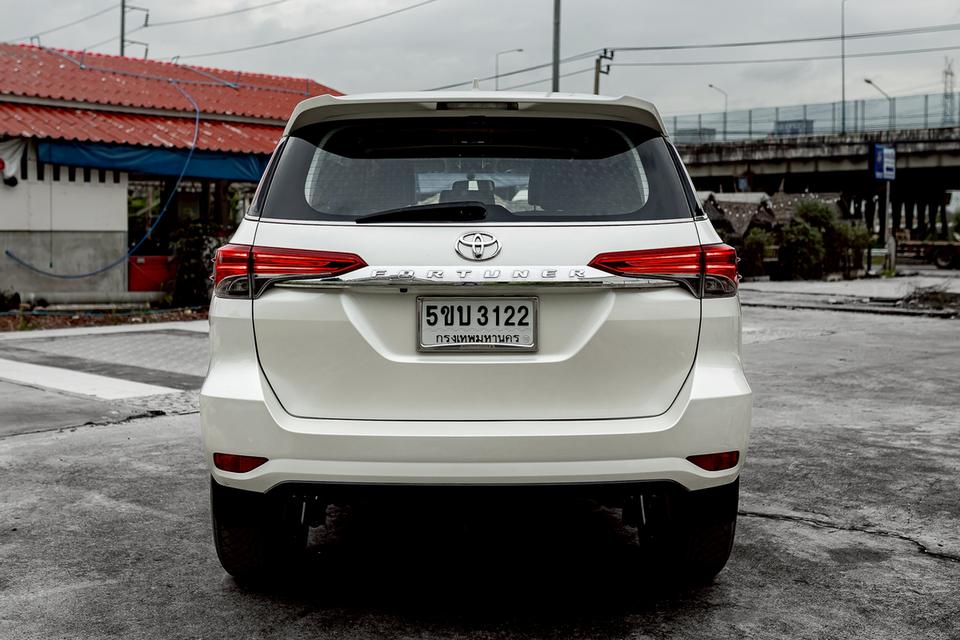 Toyota Fortuner 2.4V ปี19จด21 6