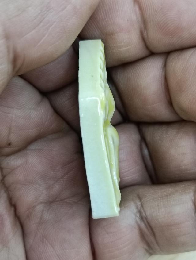 ขุนแผนเรือนแก้วเคลือบเหลือง วัดดอนกลาง จังหวัดสพรรณบุรี 4