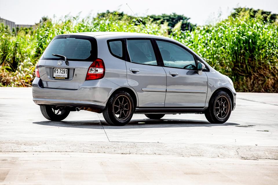 Honda Jazz 1.5 เกียร์ออโต้ ปี 2005 สีเทา