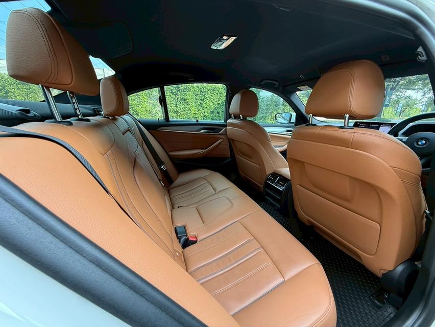BMW 520 d M-Sport G30  ปี 20 สีขาว ดีเซล 7