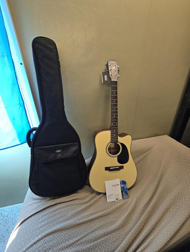 กีต้ารุ่น SAGA SF600C