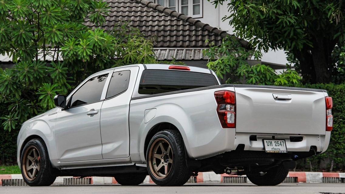 ISUZU D-MAX SPACECAB 1.9 Ddi L DA ปี 2020 (โฉม SPACECAB 19-ปัจจุบัน) เครื่องยนต์ดีเซล สีเทา เกียร์ธรรมดา(MT) ไมล์เพียง 124,683 ช่วงล่างแน่นๆ 7