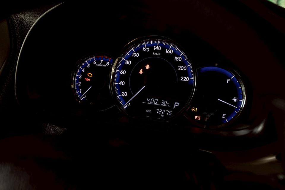 Toyota Yaris 1.2 Entry ปี 2018 สีแดง มือเดียวป้ายแดง  16