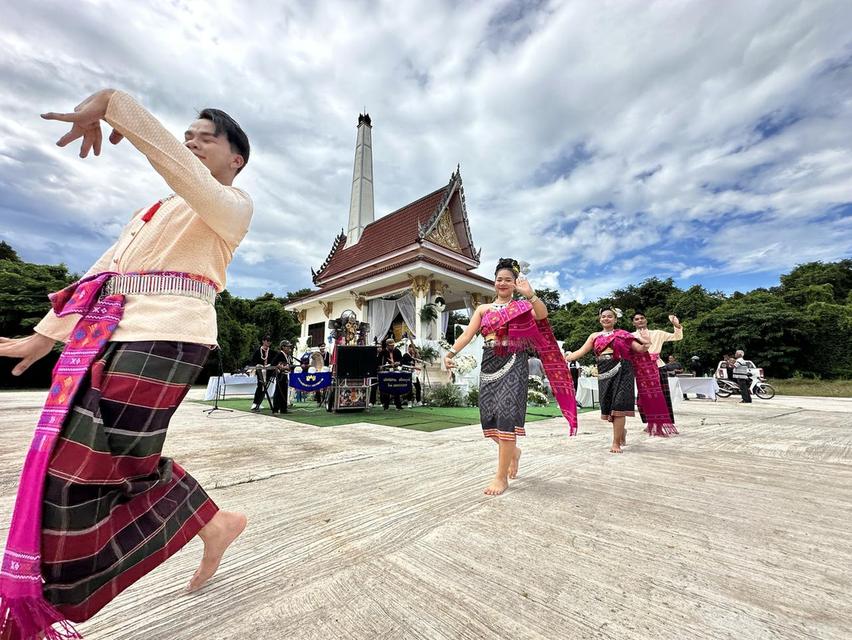 บริการดนตรีและการแสดงหน้าศพ การแสดงหน้าไฟ
