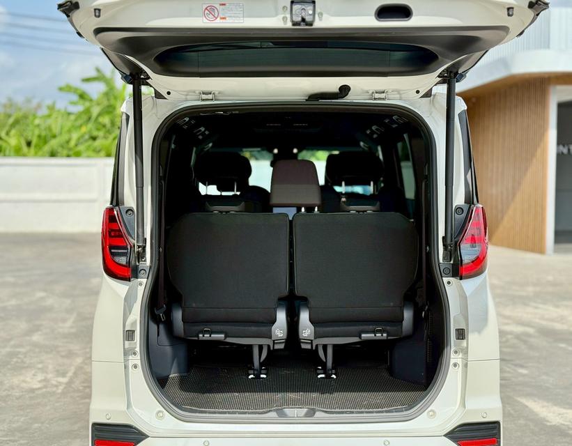 ขาย Toyota Noah 1.8Hybrid SZ ปี22 17
