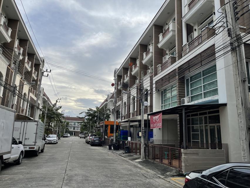 ทาวน์โฮม พรีเมี่ยมเพลส นวมินทร์ 2