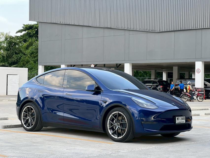 Tesla Model y 2023...