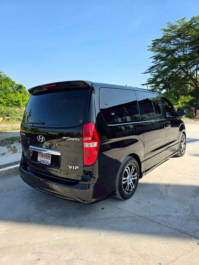 HYUNDAI H-1 VIP สีดำ ปี 2015 ไมล์ 130,000 กม.