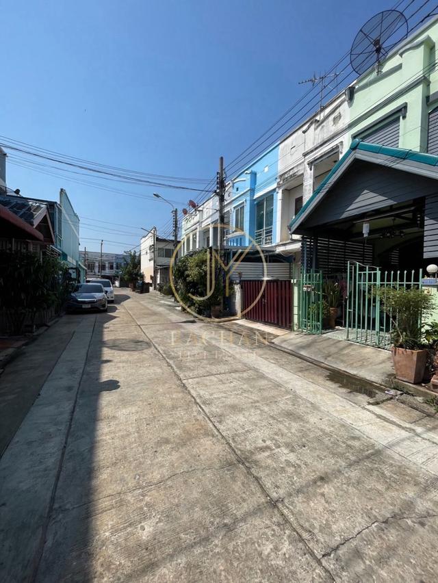 B69-295 ขายด่วน ทาวน์เฮาส์ 2 ชั้น ขายตามสภาพ หมู่บ้านพิชาดา บ้านกล้วย-ไทรน้อย เนื้อที่ 16 ตร.ว พื้นที่ใช้สอย 90 ตร.ม 2 ห้องนอน 1 ห้องน้ำ 1 ห้องครัว 3
