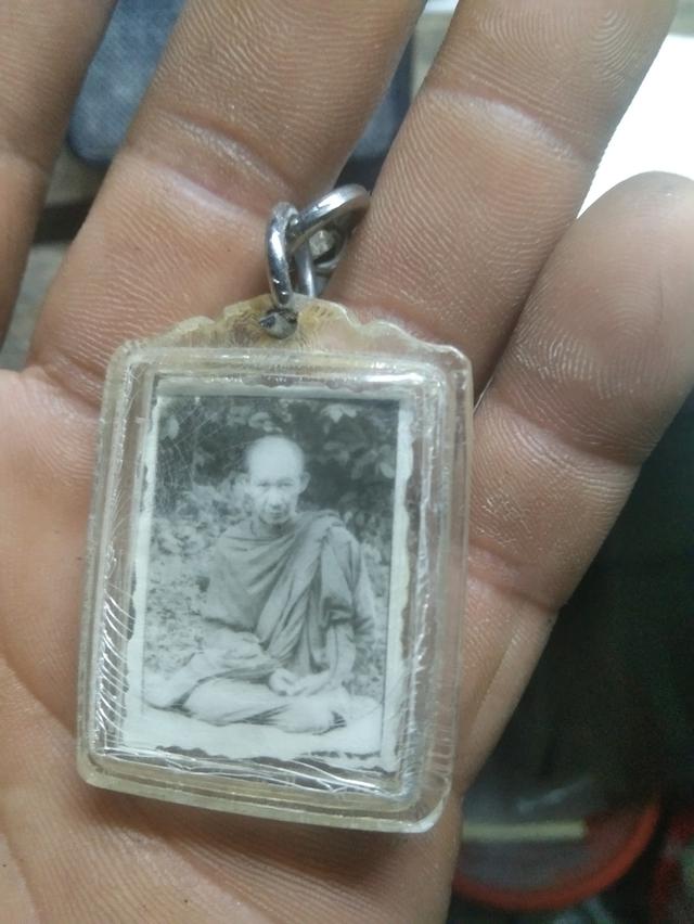 ล็อคเกตหลวงพ่อเกษม เขมมิโก