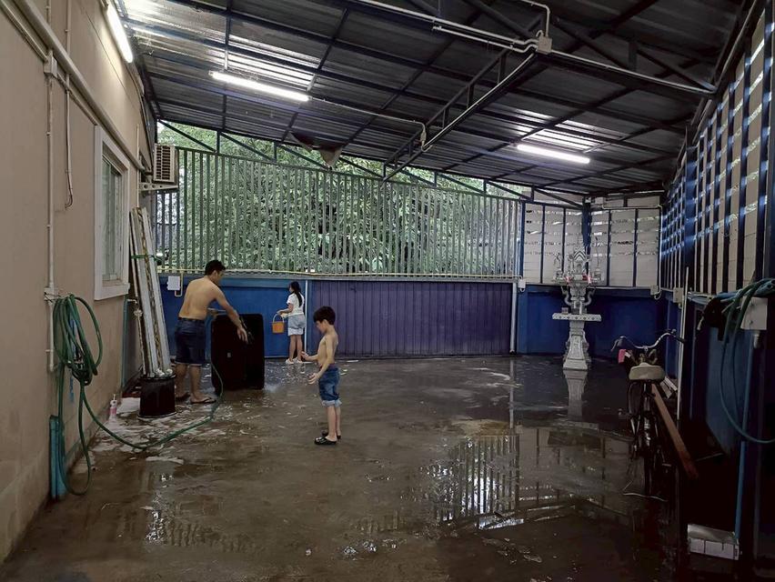 ขายอาคารพาณิชย์ 3 ชั้น ห้องมุม พื้นที่ข้างใหญ่พิเศษ 38 ตร.ว. ทำเลทองติดถนนวงแหวนรอบ 2 หางดง เชียงใหม่ 13