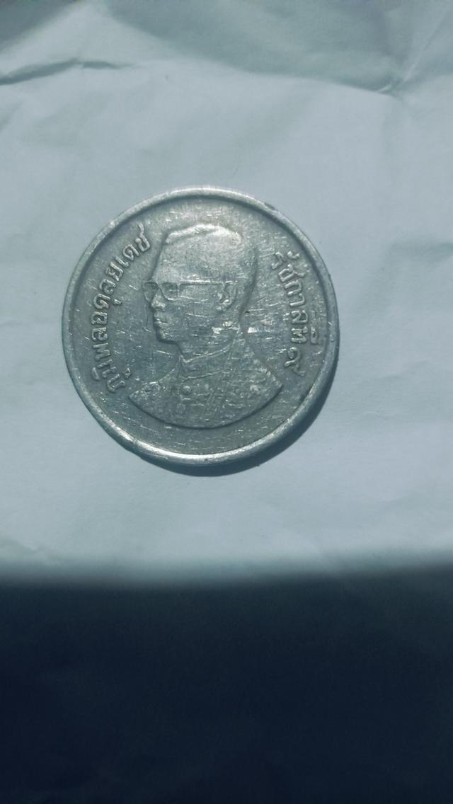 เหรียญ ๕ ตราครุฑ พศ.๒๕๒๕ และ พศ.๒๕๒๐ สนใจติดต่อ.0648042053