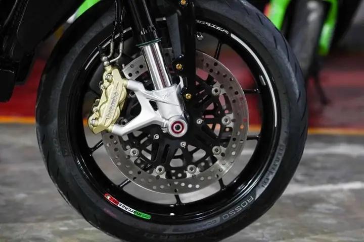 รถบ้านราคาเบาๆ  MV Agusta Brutale 2