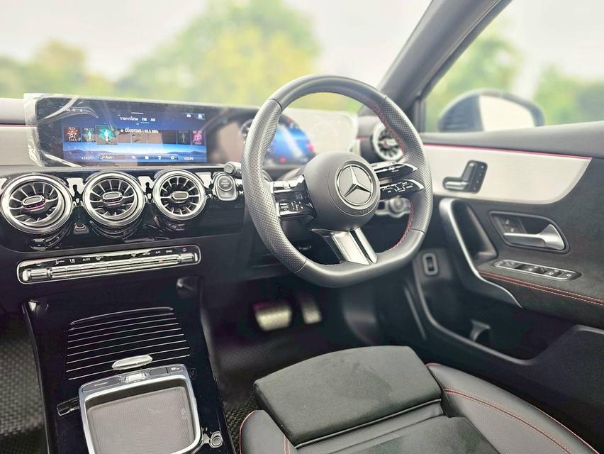 Mercedes-Benz A200 AMG Dynamic  facelift ปี 2023 16