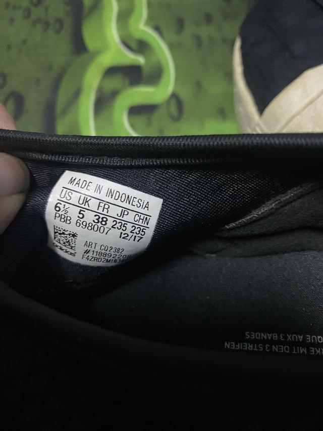 รองเท้า Adidas