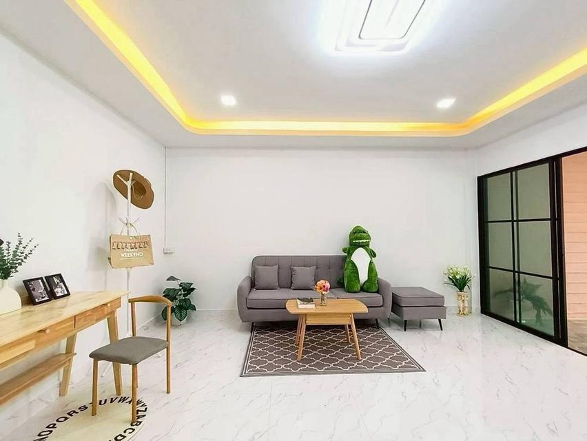 หมู่บ้านแดนทอง 8