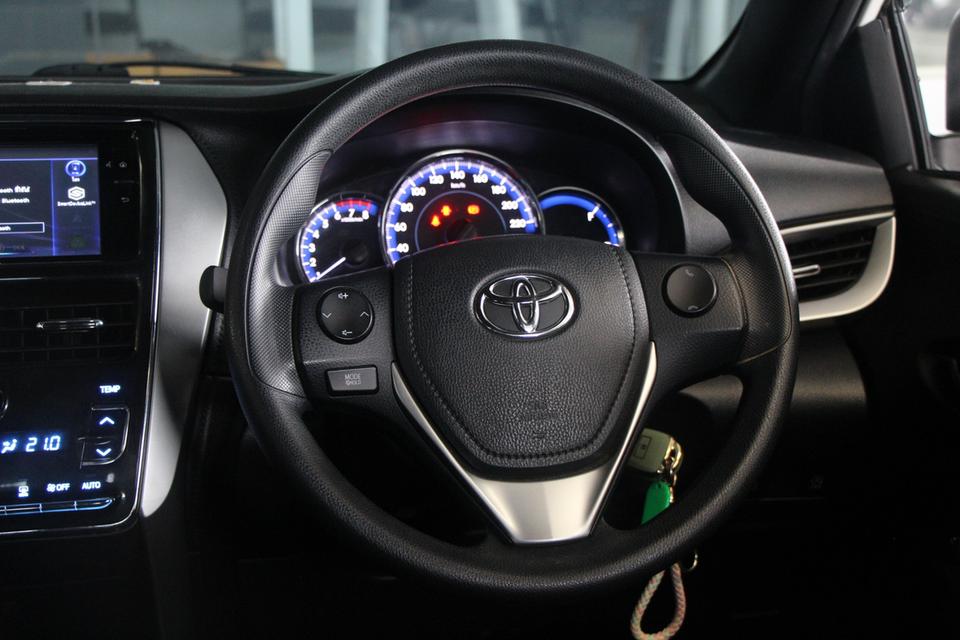 Yaris 1.2Mid Cross  5